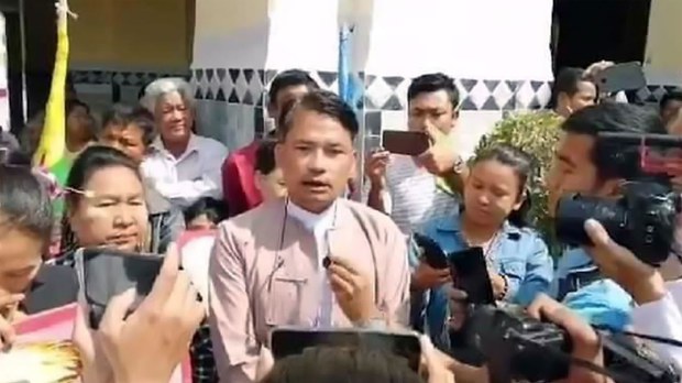 ပြင်ဦးလွင်မှာ စစ်တပ်က ဖမ်းဆီးထားသူတစ်ဦး မိသားစုနဲ့ အဆက်အသွယ်ပြတ်တောက်နေ ပြင်ဦးလွင်မှာ စစ်တပ်က ဖမ်းဆီးထားသူတစ်ဦး မိသားစုနဲ့ အဆက်အသွယ်ပြတ်တောက်နေ