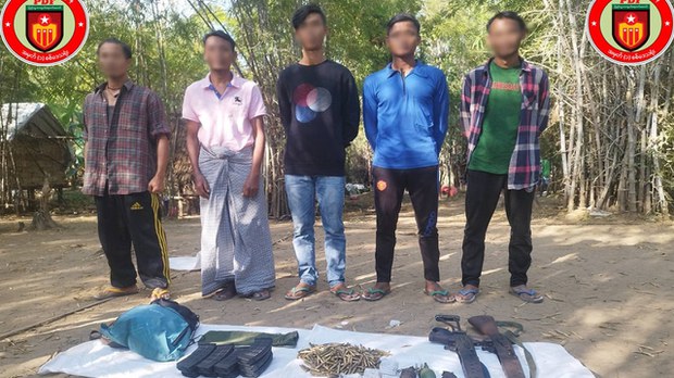 ဆောမှာ စစ်ကောင်စီတပ်ဖွဲ့ဝင် ခြောက်ဦး လက်နက်နဲ့တကွ PDF ထံ ခိုလှုံလာ ဆောမှာ စစ်ကောင်စီတပ်ဖွဲ့ဝင် ခြောက်ဦး လက်နက်နဲ့တကွ PDF ထံ ခိုလှုံလာ