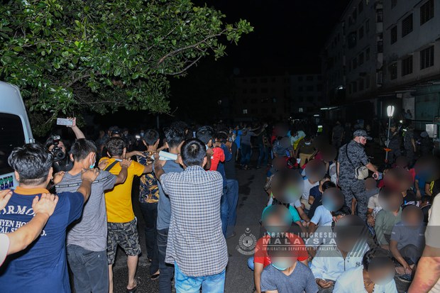 မလေးရှားမှာ အထောက်အထားမဲ့ မြန်မာနိုင်ငံသား နှစ်ရာကျော် ဖမ်းဆီးခံရ မလေးရှားမှာ အထောက်အထားမဲ့ မြန်မာနိုင်ငံသား နှစ်ရာကျော် ဖမ်းဆီးခံရ