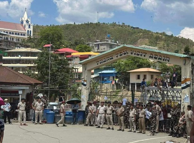 မြန်မာနိုင်ငံက တရားမဝင်နေထိုင်သူတွေကြောင့် လူမျိုးရေးအကျပ်အတည်းဖြစ်ရကြောင်း မဏိပူရ်အစိုးရပြော မြန်မာနိုင်ငံက တရားမဝင်နေထိုင်သူတွေကြောင့် လူမျိုးရေးအကျပ်အတည်းဖြစ်ရကြောင်း မဏိပူရ်အစိုးရပြော