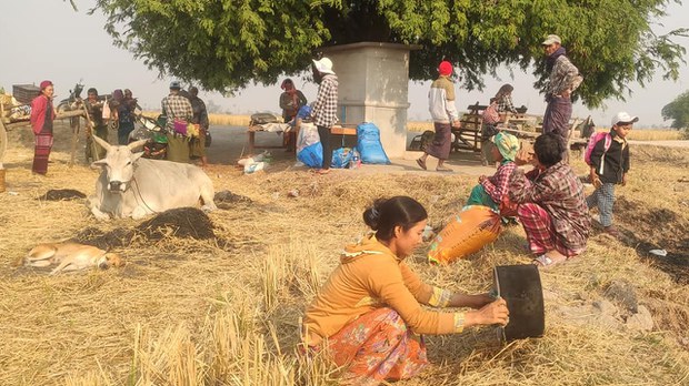 စစ်အုပ်ချုပ်ရေးကြေညာပြီး နယ်မြေရှင်းလင်းမှုကြောင့် ခင်ဦးဒေသခံတစ်သောင်းနီးပါး ထွက်ပြေး စစ်အုပ်ချုပ်ရေးကြေညာပြီး နယ်မြေရှင်းလင်းမှုကြောင့် ခင်ဦးဒေသခံတစ်သောင်းနီးပါး ထွက်ပြေး