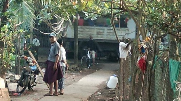 မရမ်းကုန်းမြို့နယ် (၁) ရပ်ကွက်က နေအိမ် ၁၀၀ ခန့် ကျူးကျော်ဆိုပြီး ဖယ်ရှားခံရ မရမ်းကုန်းမြို့နယ် (၁) ရပ်ကွက်က နေအိမ် ၁၀၀ ခန့် ကျူးကျော်ဆိုပြီး ဖယ်ရှားခံရ