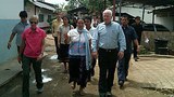 mccain_visits_maetao_clinic_305_z.jpg
