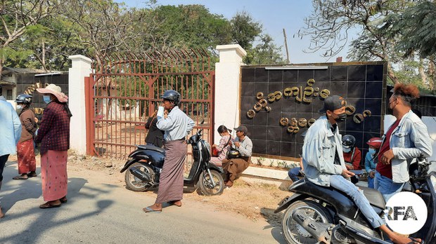 အိုးဘိုထောင်မှာ တိုက်ပိတ်ခံထားရတဲ့ အကျဉ်းသားတွေကို ထောင်ဝင်စာ ပို့ခွင့်မရ