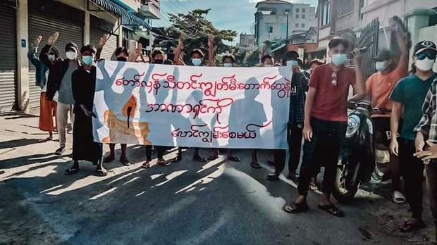 မန္တလေးက လူငယ်သပိတ်စစ်ကြောင်း ပစ်ခတ်ဖမ်းဆီးခံရ