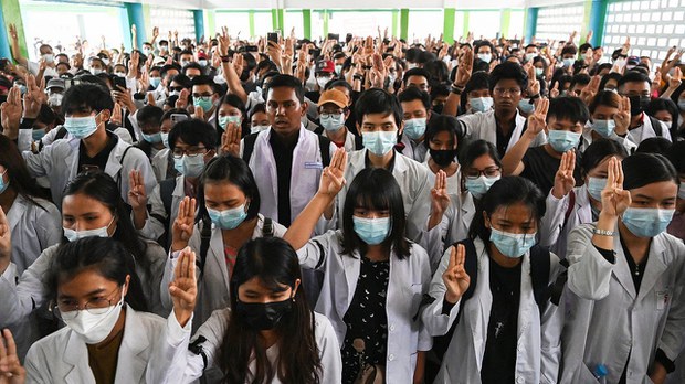 ကျန်းမာရေးဝန်ထမ်းတွေ တိုက်ခိုက်ခံရမှု အရေးယူဖို့ တိုက်တွန်း ကျန်းမာရေးဝန်ထမ်းတွေ တိုက်ခိုက်ခံရမှု အရေးယူဖို့ တိုက်တွန်း