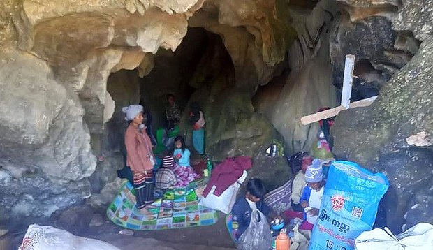 ကယား လေကြောင်းတိုက်ခိုက်မှု ဒုက္ခသည် နှစ်သောင်းကျော် ထပ်မံထွက်ပြေးရ ကယား လေကြောင်းတိုက်ခိုက်မှု ဒုက္ခသည် နှစ်သောင်းကျော် ထပ်မံထွက်ပြေးရ