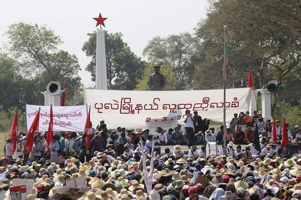 ပုလဲမြို့နယ်မှာ စစ်ကောင်စီတပ်က လေကြောင်းနဲ့ တိုက်ခိုက် ပုလဲမြို့နယ်မှာ စစ်ကောင်စီတပ်က လေကြောင်းနဲ့ တိုက်ခိုက်