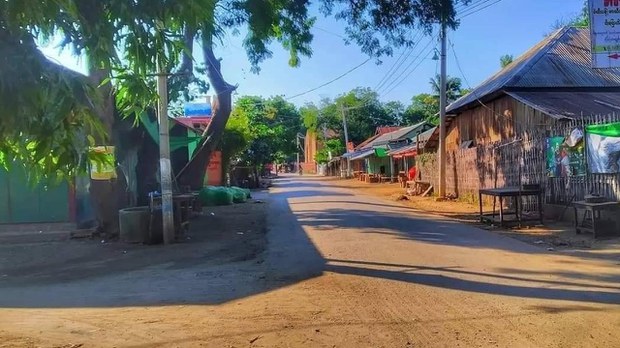 မြစ်ခြေမြို့မှာ သုံးဆယ်ခန့်ဖမ်းဆီးခံရပြီး တစ်သောင်းကျော် ထွက်ပြေးနေရ မြစ်ခြေမြို့မှာ သုံးဆယ်ခန့်ဖမ်းဆီးခံရပြီး တစ်သောင်းကျော် ထွက်ပြေးနေရ