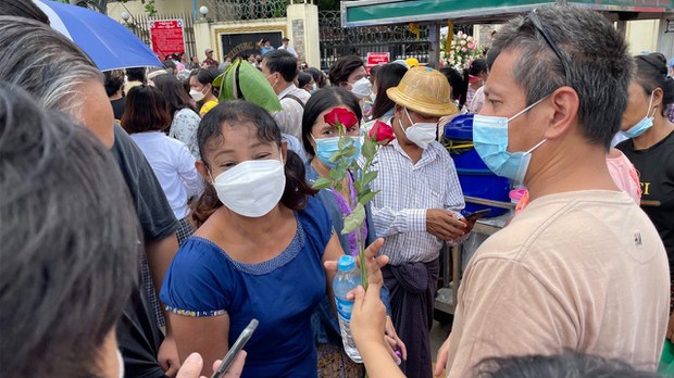 စစ်ကောင်စီက လွတ်ငြိမ်းနဲ့ ပြန်လွှတ်ပေမယ့် ပြန်အဖမ်းခံရသူတွေရှိ စစ်ကောင်စီက လွတ်ငြိမ်းနဲ့ ပြန်လွှတ်ပေမယ့် ပြန်အဖမ်းခံရသူတွေရှိ