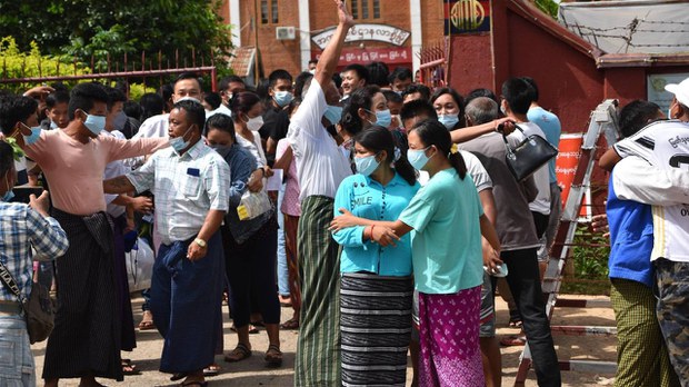 ချင်းနဲ့ ရှမ်းပြည်နယ်က အဖမ်းခံထားရသူ ၅၃ ဦးပြန်လွတ် ချင်းနဲ့ ရှမ်းပြည်နယ်က အဖမ်းခံထားရသူ ၅၃ ဦးပြန်လွတ်