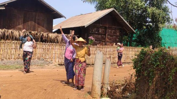 khin-u.JPG khin-u.JPG