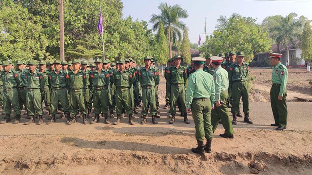 စစ်မှုထမ်းဆင့်ခေါ်ရေးမှာ ငွေကြေးမသမာမှုတွေ ရှိနေကြောင်း ဒုစစ်ခေါင်းဆောင်ဝန်ခံ စစ်မှုထမ်းဆင့်ခေါ်ရေးမှာ ငွေကြေးမသမာမှုတွေ ရှိနေကြောင်း ဒုစစ်ခေါင်းဆောင်ဝန်ခံ