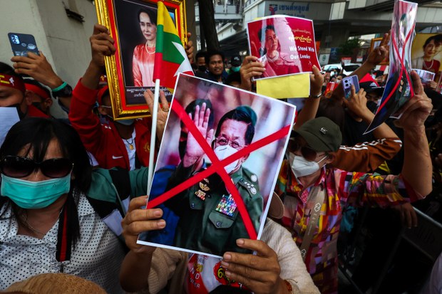 အရေးပေါ်ကာလ ခြောက်လထပ်တိုးပြီး စစ်ခေါင်းဆောင် အာဏာဆက်လက်ရယူ အရေးပေါ်ကာလ ခြောက်လထပ်တိုးပြီး စစ်ခေါင်းဆောင် အာဏာဆက်လက်ရယူ