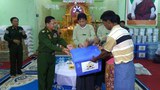 minaunghlaing-donate-rakhine-620.jpg