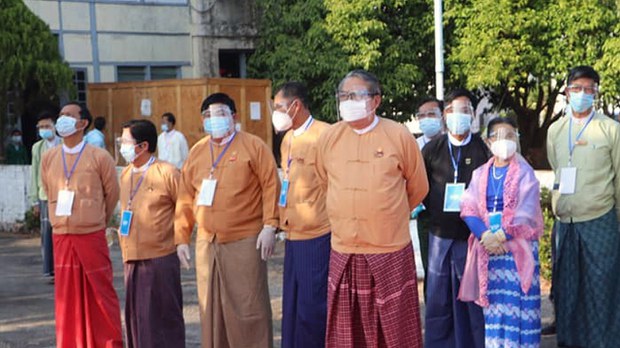 တပ်ကဖမ်းသွားတဲ့ မွန်ပြည်နယ် ဝန်ကြီး သုံးဦး ပျောက်ဆုံးနေ တပ်ကဖမ်းသွားတဲ့ မွန်ပြည်နယ် ဝန်ကြီး သုံးဦး ပျောက်ဆုံးနေ