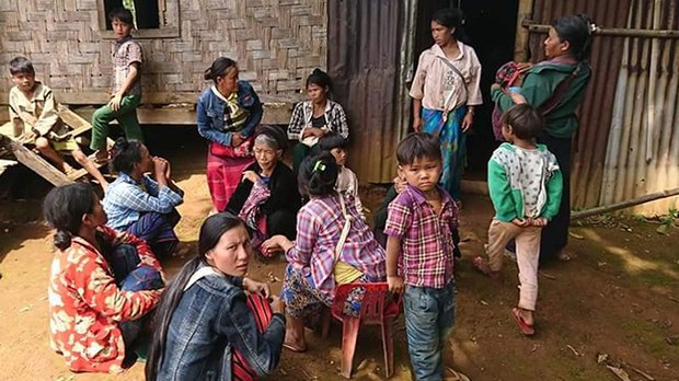 ကွတ်ခိုင် ကုန်းဆာရွာတိုက်ပွဲ ကျေးရွာထဲ လက်နက်ကြီးတွေကျနေ ကွတ်ခိုင် ကုန်းဆာရွာတိုက်ပွဲ ကျေးရွာထဲ လက်နက်ကြီးတွေကျနေ