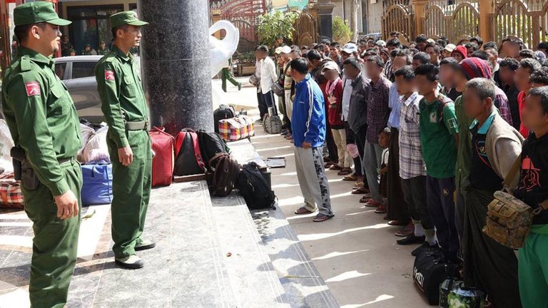 စစ်ကောင်စီ ခြေမြန်တပ်ရင်း ခမရ - ၁၂၉ တပ်ရင်းတစ်ရင်းလုံးနှင့် မိသားစုဝင်များ ကိုးကန့်တပ်မတော်ထံ လက်နက်ချအဖမ်းခံခဲ့တာကို ၂၀၂၃ ခုနှစ် နိုဝင်ဘာလ ၁၂ ရက်နေ့က တွေ့ရစဉ်။(Photo : Three Brotherhood Alliance)