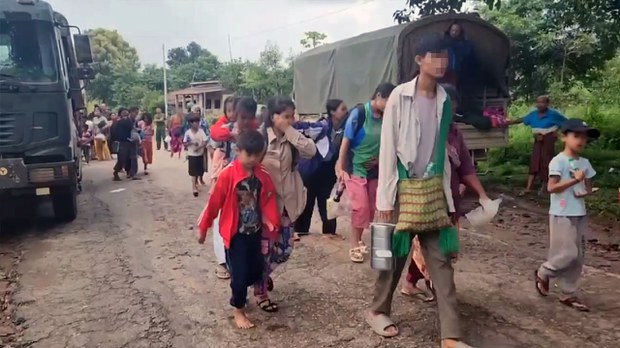 MNDAA က ပြန်လွှတ်ပေးတဲ့ စစ်သုံ့ပန်းနဲ့ မိသားစုဝင် နှစ်ထောင်ခန့်ရှိလာ MNDAA က ပြန်လွှတ်ပေးတဲ့ စစ်သုံ့ပန်းနဲ့ မိသားစုဝင် နှစ်ထောင်ခန့်ရှိလာ