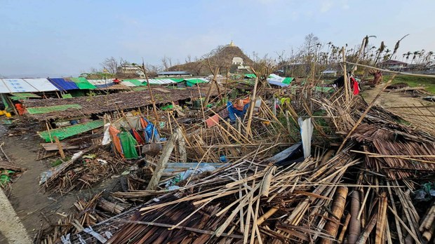 မိုခါမုန်တိုင်းသင့် ရသေ့တောင်မှာ စစ်ဘေးဒုက္ခသည် နှစ်သောင်းကျော် အရေးပေါ် အကူအညီလိုအပ်နေ မိုခါမုန်တိုင်းသင့် ရသေ့တောင်မှာ စစ်ဘေးဒုက္ခသည် နှစ်သောင်းကျော် အရေးပေါ် အကူအညီလိုအပ်နေ