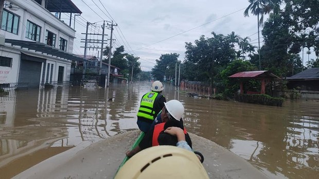 မိုးကောင်းမှာ ချောင်းရေကြီးလို့ တစ်မြို့လုံးနီးပါး ရေဝင်နေ မိုးကောင်းမှာ ချောင်းရေကြီးလို့ တစ်မြို့လုံးနီးပါး ရေဝင်နေ