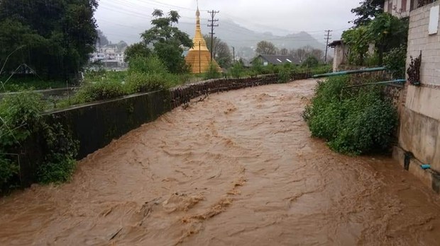 မိုးကုတ်မှာ မိုးကြီးလို့ လေးနှစ်အရွယ် ကလေးအပါအဝင် မိသားစုသုံးဦး သေဆုံး မိုးကုတ်မှာ မိုးကြီးလို့ လေးနှစ်အရွယ် ကလေးအပါအဝင် မိသားစုသုံးဦး သေဆုံး