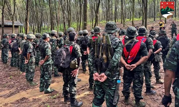 တိုက်ပွဲတွေမှာ စစ်ကောင်စီတပ်က ခုနစ်ဆယ်သေဆုံးကြောင်း ဒေါနတပ်ရင်းထုတ်ပြန် တိုက်ပွဲတွေမှာ စစ်ကောင်စီတပ်က ခုနစ်ဆယ်သေဆုံးကြောင်း ဒေါနတပ်ရင်းထုတ်ပြန်