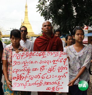 monk-demo-305.JPG monk-demo-305.JPG
