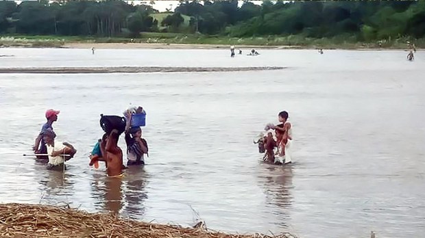 ပေါက်မြို့နယ်မှာ စစ်ကြောင်းထိုးလို့ ဒေသခံ ၃၀၀၀ ကျော်ထွက်ပြေး ပေါက်မြို့နယ်မှာ စစ်ကြောင်းထိုးလို့ ဒေသခံ ၃၀၀၀ ကျော်ထွက်ပြေး