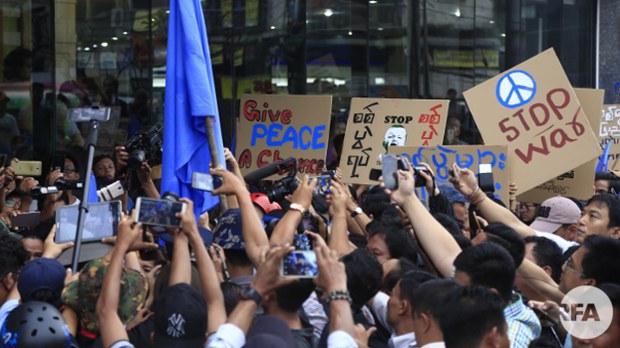peace-protest-tamwe-622.jpg peace-protest-tamwe-622.jpg