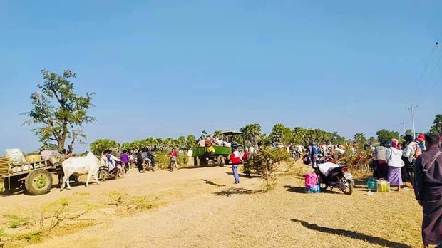 မြိုင်မှာ စစ်ကြောင်းထိုးနေလို့ ဒေသခံ ငါးထောင်ခန့် ထွက်ပြေးနေရ မြိုင်မှာ စစ်ကြောင်းထိုးနေလို့ ဒေသခံ ငါးထောင်ခန့် ထွက်ပြေးနေရ
