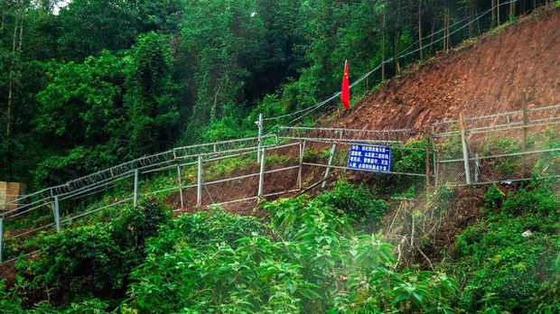 တရုတ်က မြန်မာနယ်စပ်မှာ ပိုင်နက်ကျော်ပြီး ခြံစည်းရိုးကာရံမှု ဒေသခံတွေကန့်ကွက် တရုတ်က မြန်မာနယ်စပ်မှာ ပိုင်နက်ကျော်ပြီး ခြံစည်းရိုးကာရံမှု ဒေသခံတွေကန့်ကွက်