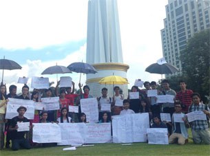 students-support-hk-305.jpg students-support-hk-305.jpg