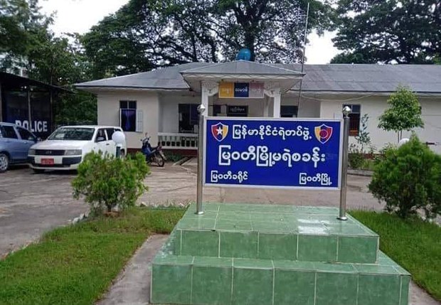 မြဝတီမြို့မရဲစခန်းအပါအဝင် ဌာနဆိုင်ရာရုံးတွေ ဗုံးကြဲတိုက်ခိုက်ခံရ