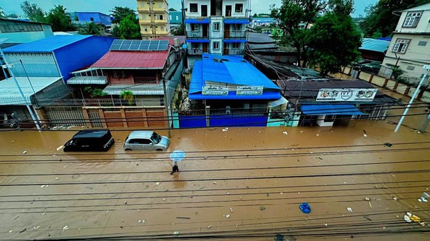 မြဝတီမှာ ရေကြီးမှုကြောင့် ရပ်ကွက်လေးခုထက်မနည်း ရေနစ်မြုပ်နေ မြဝတီမှာ ရေကြီးမှုကြောင့် ရပ်ကွက်လေးခုထက်မနည်း ရေနစ်မြုပ်နေ