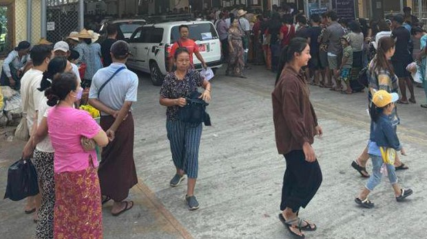 စစ်ဘေးတိမ်းရှောင်လာတဲ့ မြန်မာတစ်သိန်းခန့်ကို လက်ခံဖို့ ပြင်ထားကြောင်း ထိုင်းအစိုးရ ပြော စစ်ဘေးတိမ်းရှောင်လာတဲ့ မြန်မာတစ်သိန်းခန့်ကို လက်ခံဖို့ ပြင်ထားကြောင်း ထိုင်းအစိုးရ ပြော