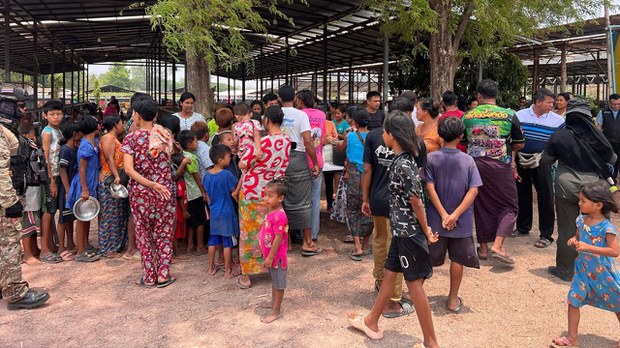 ပြည်သူတွေရဲ့အခြေအနေကို ပြန်သုံးသပ်နေလို့ မြဝတီတိုက်ပွဲ ခေတ္တရပ်ထားကြောင်း KNU ပြော ပြည်သူတွေရဲ့အခြေအနေကို ပြန်သုံးသပ်နေလို့ မြဝတီတိုက်ပွဲ ခေတ္တရပ်ထားကြောင်း KNU ပြော