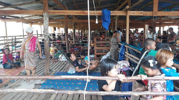 မြဝတီမှာ တိုက်ပွဲကြောင့် ဒုက္ခသည် ၃၀၀၀ ခန့်ရှိလာ မြဝတီမှာ တိုက်ပွဲကြောင့် ဒုက္ခသည် ၃၀၀၀ ခန့်ရှိလာ