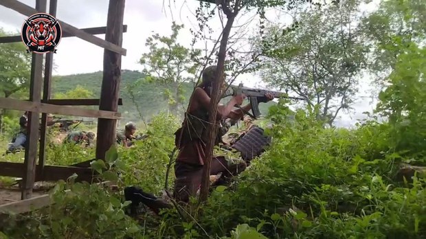 မြင်းခြံမှာ ဖမ်းဆီးခံရတဲ့ ဒေသခံရှစ်ဦး ပြန်မလွတ်သေး မြင်းခြံမှာ ဖမ်းဆီးခံရတဲ့ ဒေသခံရှစ်ဦး ပြန်မလွတ်သေး