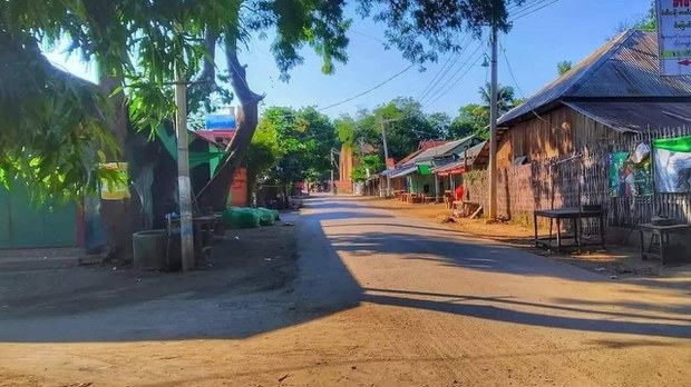မြစ်ခြေမြို့မှာ လက်နက်ကြီးကြောင့် မိသားစုဝင် ငါးဦး သေဆုံး မြစ်ခြေမြို့မှာ လက်နက်ကြီးကြောင့် မိသားစုဝင် ငါးဦး သေဆုံး