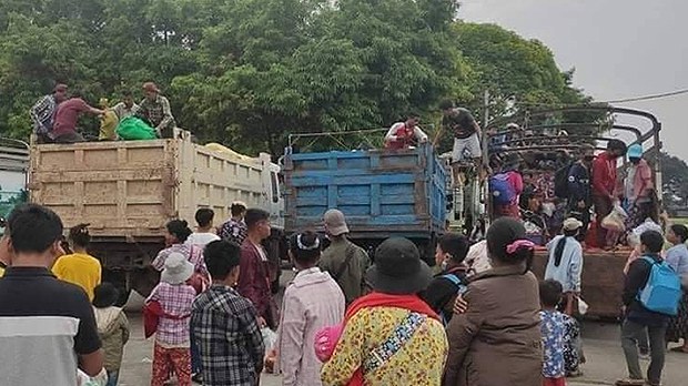 မြစ်ကြီးနားရောက် စစ်ဘေးဒုက္ခသည် ၂၀၀ ကျော် နေရပ်ပြန် မြစ်ကြီးနားရောက် စစ်ဘေးဒုက္ခသည် ၂၀၀ ကျော် နေရပ်ပြန်
