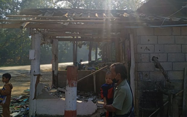 မြန်မာဒုက္ခသည် လေးသောင်းကျော်နေထိုင်တဲ့ မယ်လဒုက္ခသည်စခန်းမှာ ညမထွက်ရအမိန့်ထုတ်