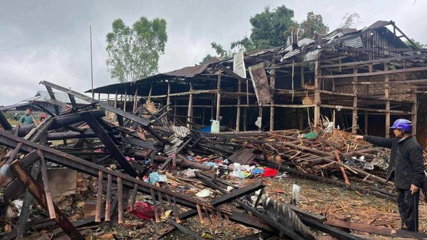 တရုတ်ရေနံနဲ့ ဓာတ်ငွေ့ပိုက်လိုင်း တိုက်ခိုက်ခံရပြီး ဒေသခံတွေ ထိမှန်မှာ စိုးရိမ်နေ တရုတ်ရေနံနဲ့ ဓာတ်ငွေ့ပိုက်လိုင်း တိုက်ခိုက်ခံရပြီး ဒေသခံတွေ ထိမှန်မှာ စိုးရိမ်နေ