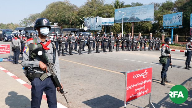 နေပြည်တော် ဆန္ဒပြပွဲ ရာဘာကျည်နဲ့ ပစ်ခတ်ဖြိုခွဲခံရလို့ ငါးယောက်ဒဏ်ရာရ နေပြည်တော် ဆန္ဒပြပွဲ ရာဘာကျည်နဲ့ ပစ်ခတ်ဖြိုခွဲခံရလို့ ငါးယောက်ဒဏ်ရာရ