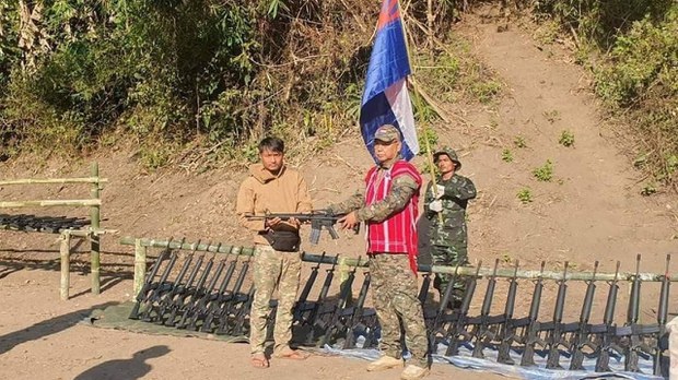 ကော်ဘရာစစ်ကြောင်းကို NUG က သေနတ်အလက် ၅၀ ထောက်ပံ့ ကော်ဘရာစစ်ကြောင်းကို NUG က သေနတ်အလက် ၅၀ ထောက်ပံ့