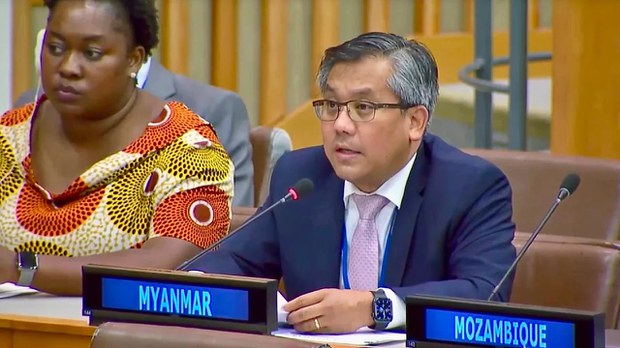 စစ်ကောင်စီနဲ့ နယ်ခြားစောင့်တပ်တွေထံ လက်နက်မရောက်ရေး ဥပဒေနဲ့ကာကွယ်ဖို့ သံအမတ်ကြီးတိုက်တွန်း စစ်ကောင်စီနဲ့ နယ်ခြားစောင့်တပ်တွေထံ လက်နက်မရောက်ရေး ဥပဒေနဲ့ကာကွယ်ဖို့ သံအမတ်ကြီးတိုက်တွန်း