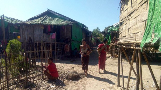 ရခိုင်က စစ်ဘေးဒုက္ခသည်တွေ စောင်နဲ့အနွေးထည်တွေ လိုအပ်
