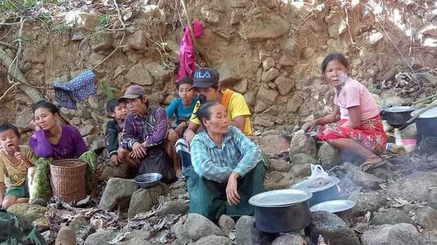 KNU ညောင်လေးပင်ခရိုင်ထဲမှာ တိုက်ပွဲဖြစ်လို့ ဒေသခံသုံးထောင်ကျော် ထွက်ပြေးနေရ KNU ညောင်လေးပင်ခရိုင်ထဲမှာ တိုက်ပွဲဖြစ်လို့ ဒေသခံသုံးထောင်ကျော် ထွက်ပြေးနေရ