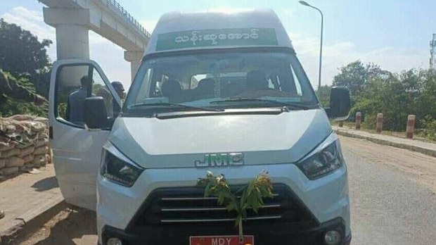 ပခုက္ကူတံတားမှာ ဖောက်ခွဲရေးပစ္စည်းတွေပါတယ်ဆိုပြီး ကားတစ်စီး အဖမ်းခံရ ပခုက္ကူတံတားမှာ ဖောက်ခွဲရေးပစ္စည်းတွေပါတယ်ဆိုပြီး ကားတစ်စီး အဖမ်းခံရ
