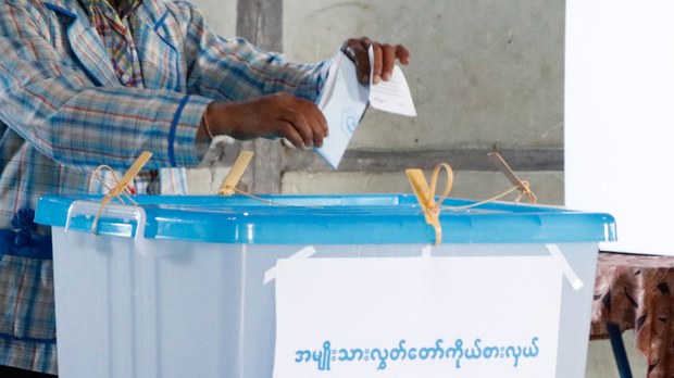 မဲနှစ်ကြိမ်ထည့်ခဲ့တယ်ဆိုပြီး အမျိုးသမီးတစ်ဦး ငွေဒဏ်ချမှတ်ခံရ မဲနှစ်ကြိမ်ထည့်ခဲ့တယ်ဆိုပြီး အမျိုးသမီးတစ်ဦး ငွေဒဏ်ချမှတ်ခံရ
